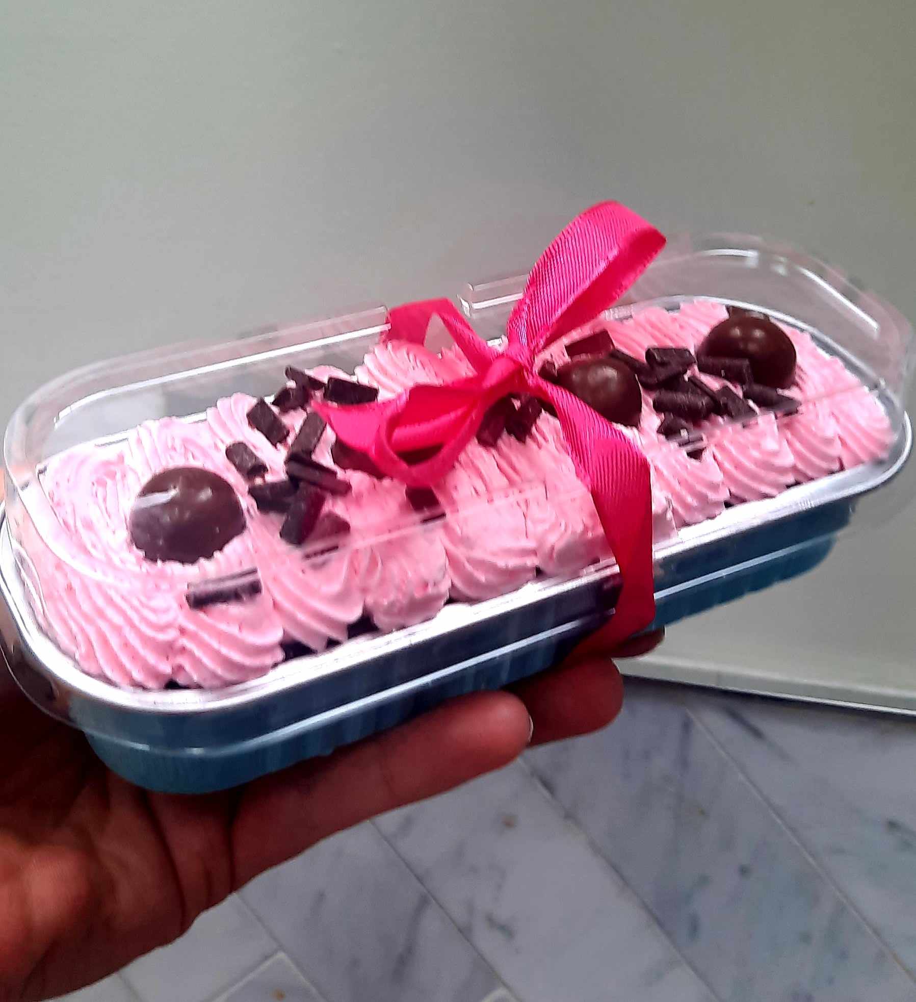 Red Velvet mini cake/ blue tin